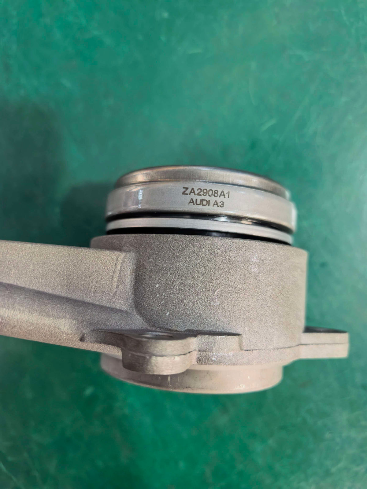 Butée Hydraulique Embrayage Golf Audi A4.                                              Ref: ZA2908A1 - Bras Coudé
